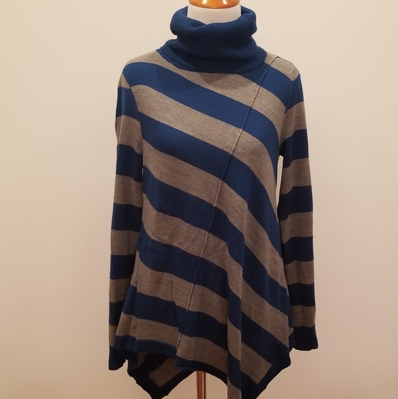 Asymmetrical Sweater - Picture 1 of 2